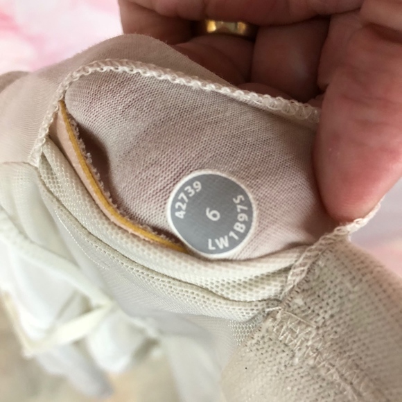 Lululemon 6 white tank - Picture 5 of 5